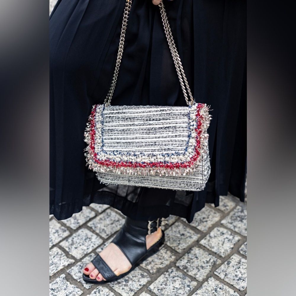 Zara, Multicoloured woven crossbody bag. Pearl and frayed detail on the flap. - Picture 2 of 14